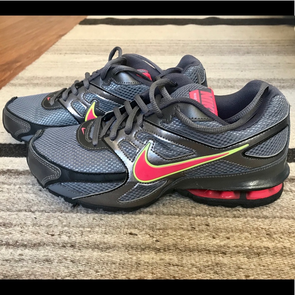 NIKE WOMEN’S NIKEREAX RUN DOMINATE SNEAKERS